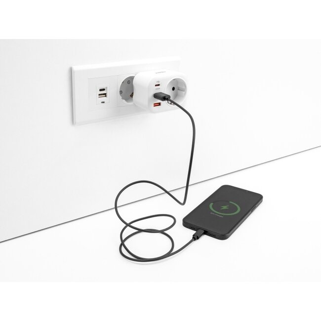 Delock Power Socket with childproof lock and USB PD charger 20 W