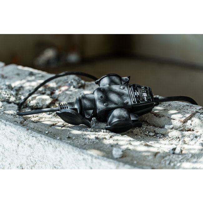 Brennenstuhl 3-voudige CEE 7/3 geaarde stroomstekker koppeling | rubber | IP44 | deksel