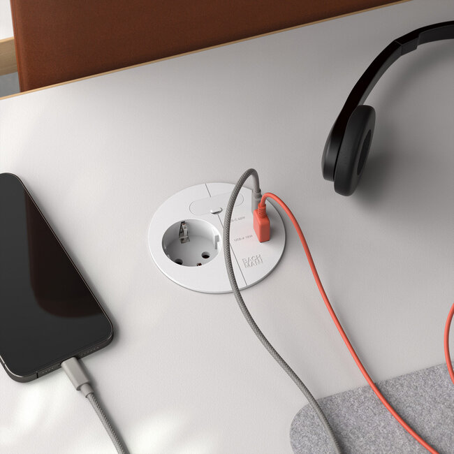 BACHMANN LOOP IN CHARGE 1xCEE7/3 ws, 1x USB A/C 22W 1xKBD 2,0m CEE7/7