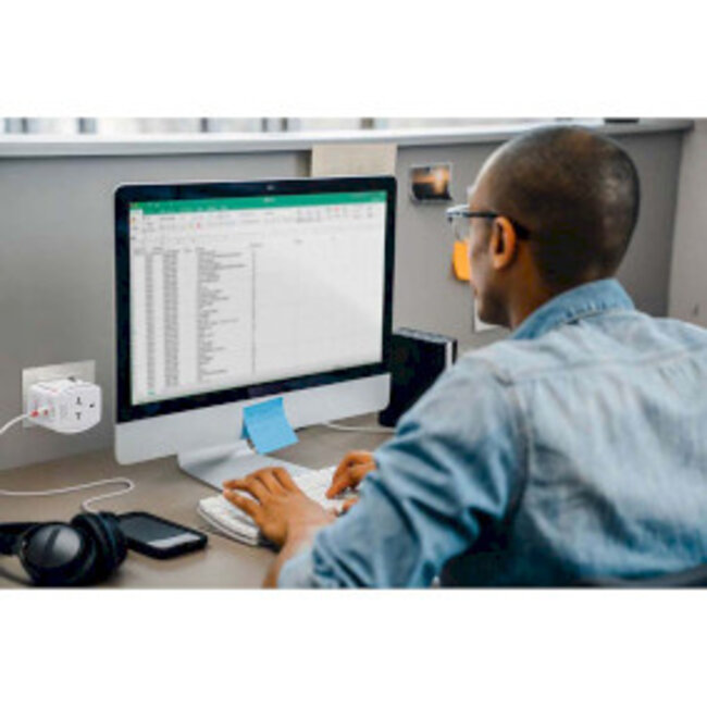 2-polige wereldreisadapter met geïntegreerde dubbele USB-oplader (1x USB C & 1 x USB) 45 Watt Power Delivery