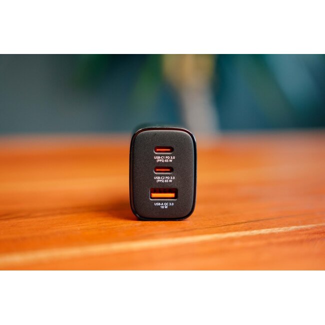 Verbatim USB lader | 2x USB-C PD en 1x USB-A QC | GaN | 65W | zwart