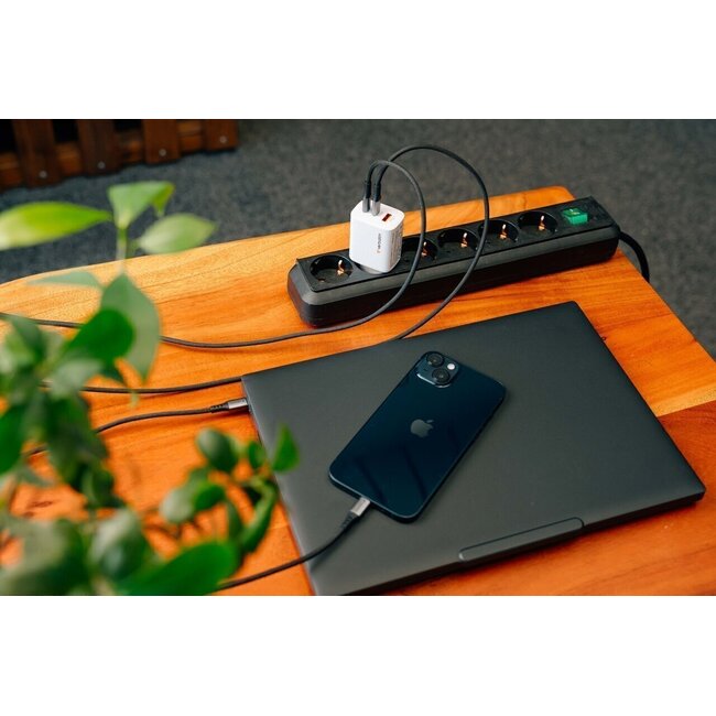 Verbatim USB lader | 2x USB-C PD en 1x USB-A QC | GaN | 65W | wit