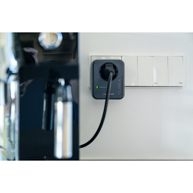 Brennenstuhl doorvoerstekker met overspanningsbeveiliging | 13.500A