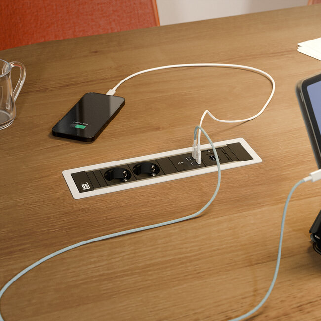 BACHMANN POWER FRAME 2xCEE7/3, 1xUSB C/C 45W 1xCM L=0,2m