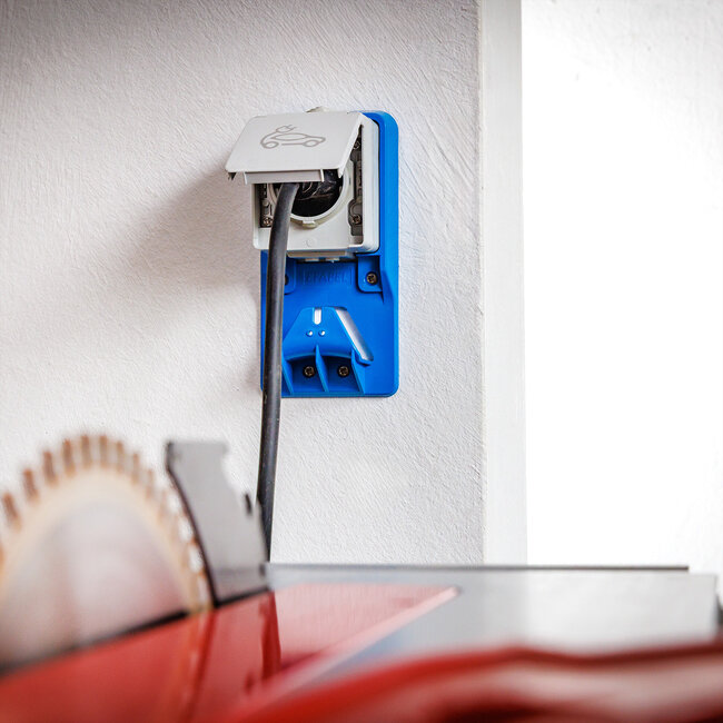 BACHMANN Schutzkontakt-Autoladesteckdose, Aufputz-Variante