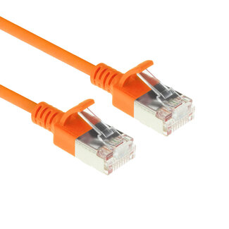 ACT ACT Oranje 0,25 meter LSZH U/FTP CAT6A datacenter slimline patchkabel snagless met RJ45 connectoren