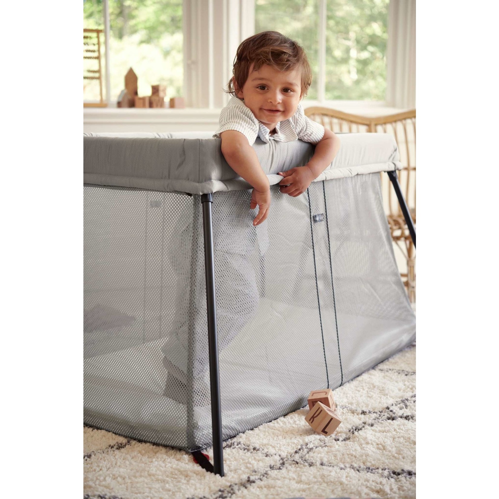 Babybjorn - Pack Lit Parapluie Light avec Drap-housse couleur Argent