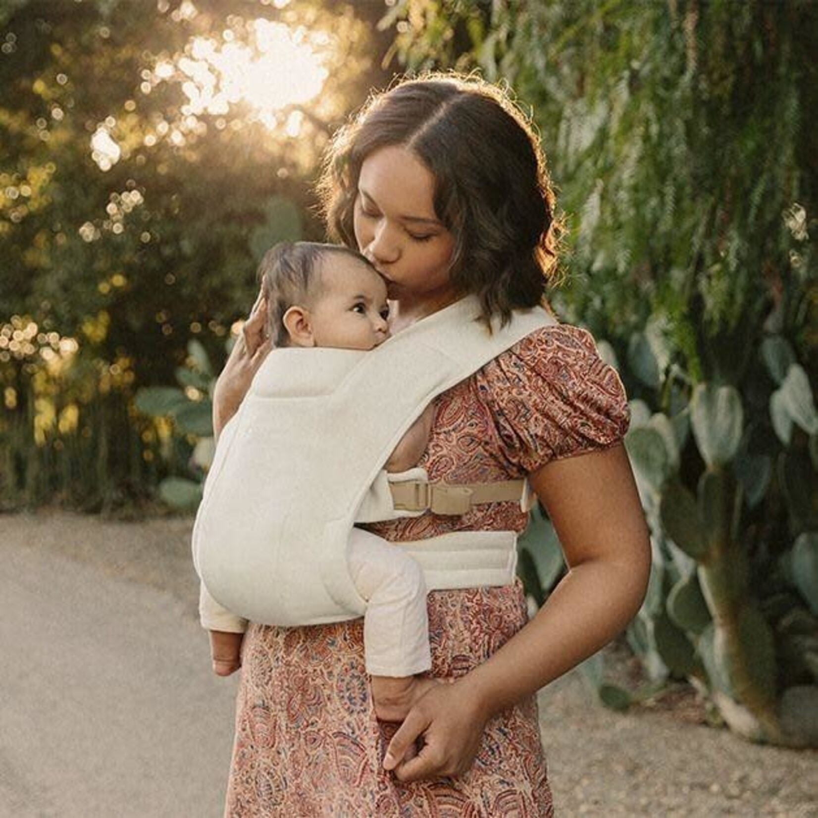 Porte-bébé physiologique Embrace