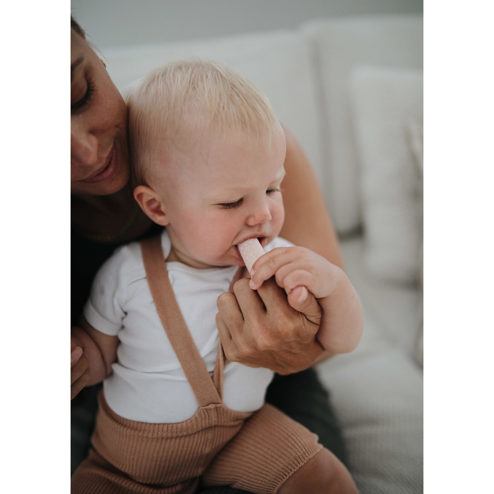 Sucette, anneau de dentition, brosse à dents pour bébé