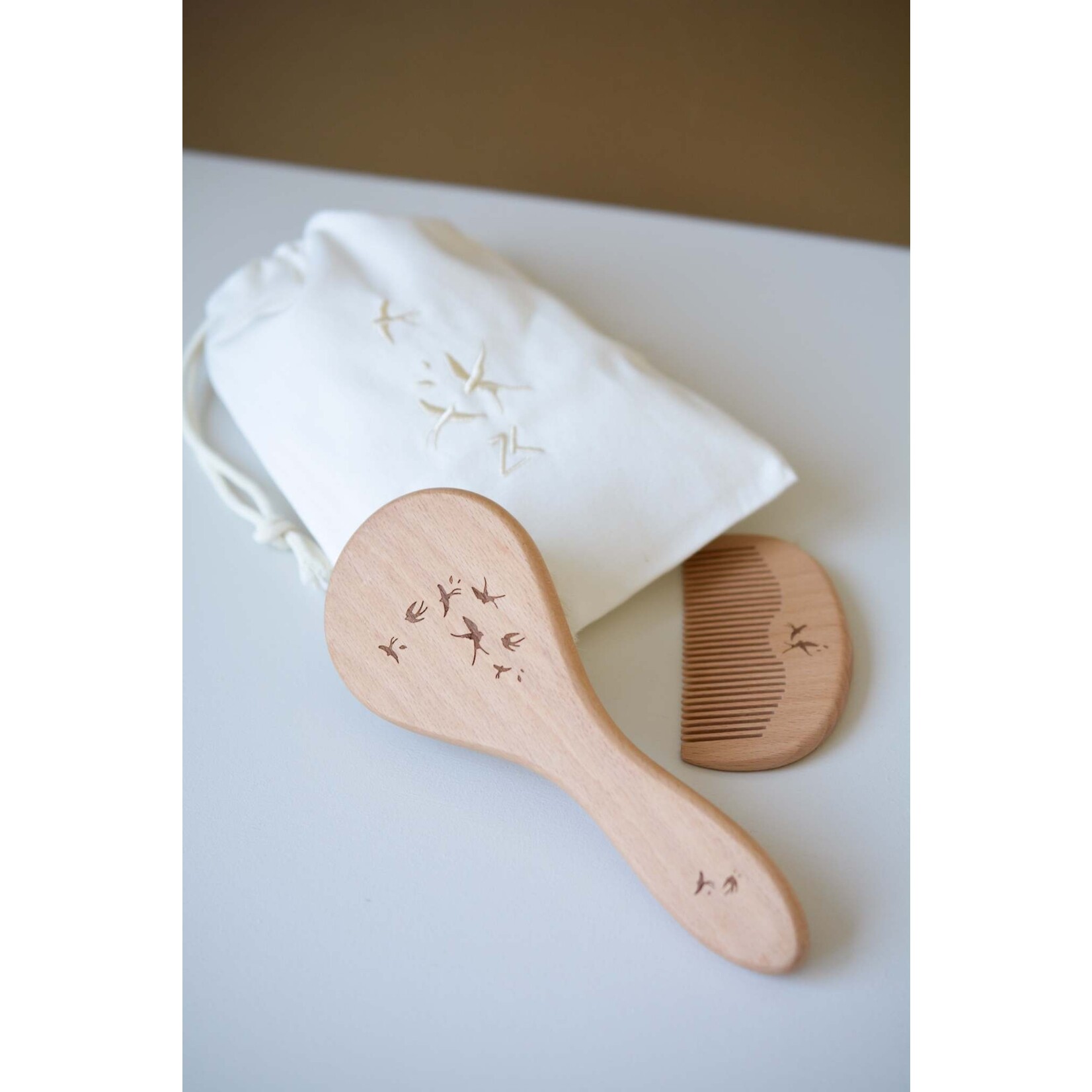 Zakuw Set Brosse et Peigne Bébé en Bois - Hirondelles