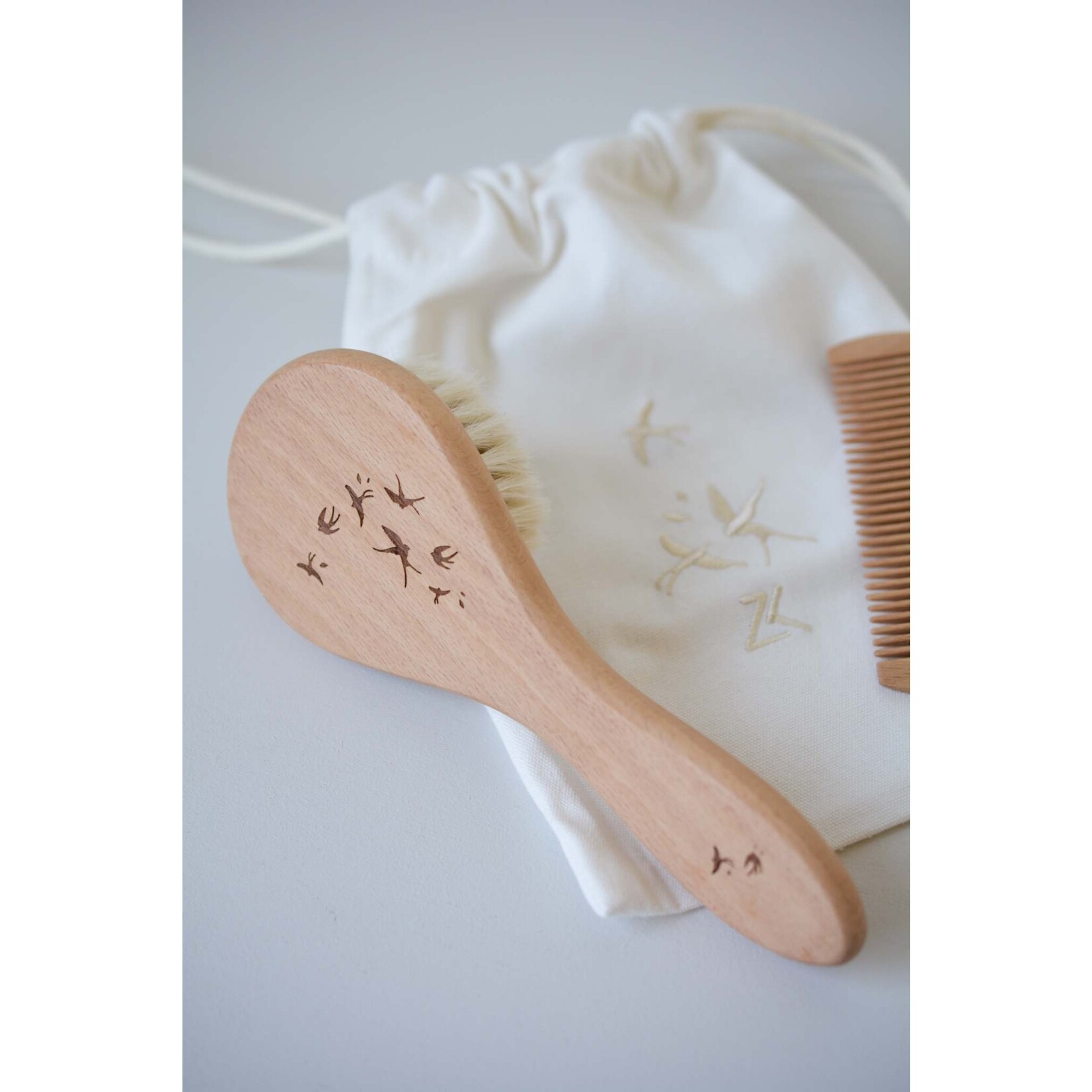 Zakuw Set Brosse et Peigne Bébé en Bois - Hirondelles