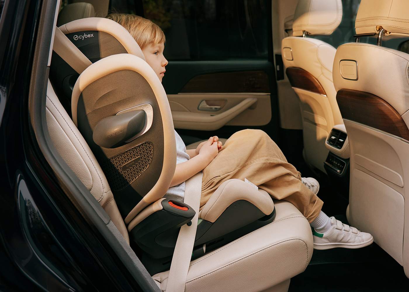 pallas g2 i-size cybex installation en voiture