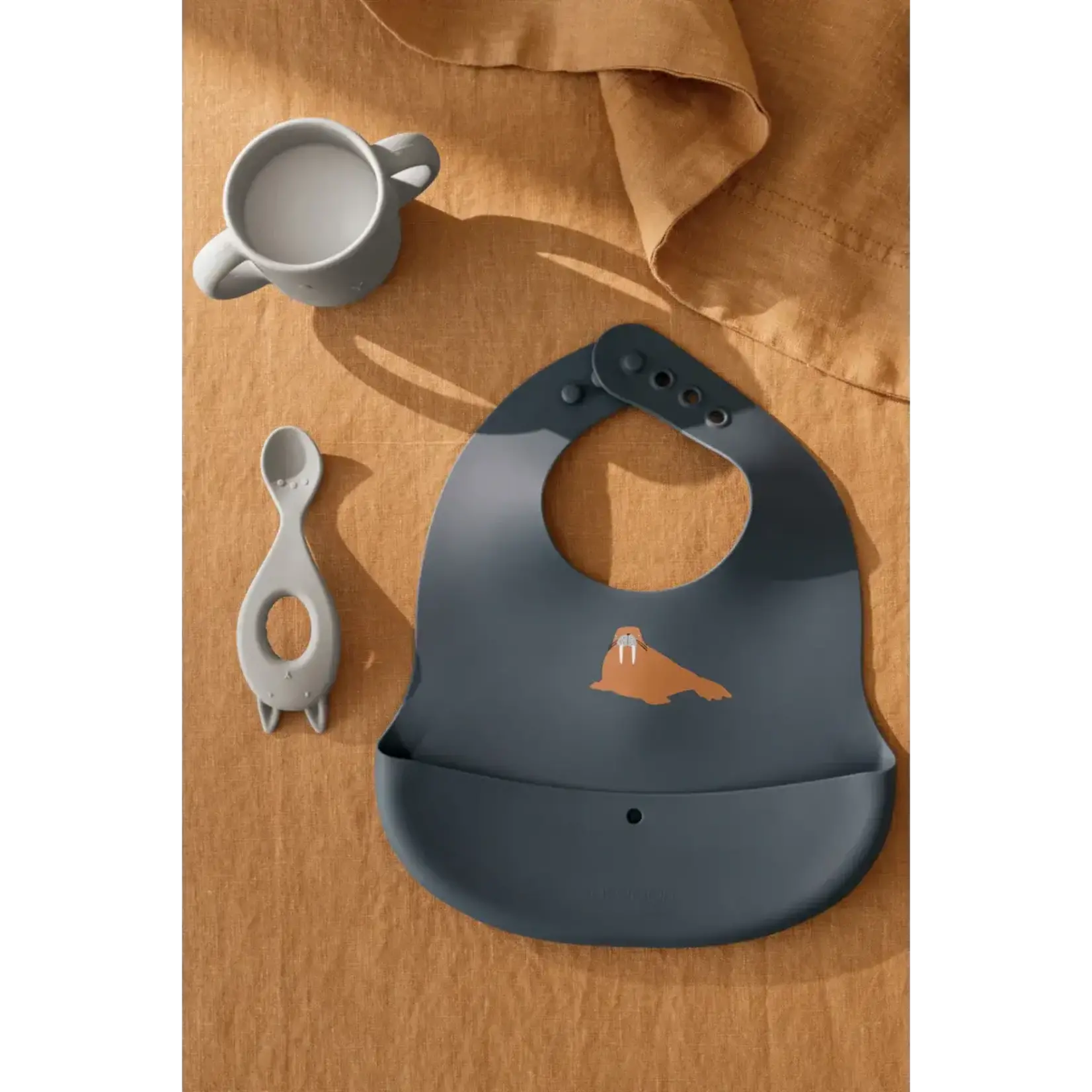 Liewood Ember Set 2 Bavoirs en Silicone avec Bac Récupérateur Arctic Sea / Ocean View