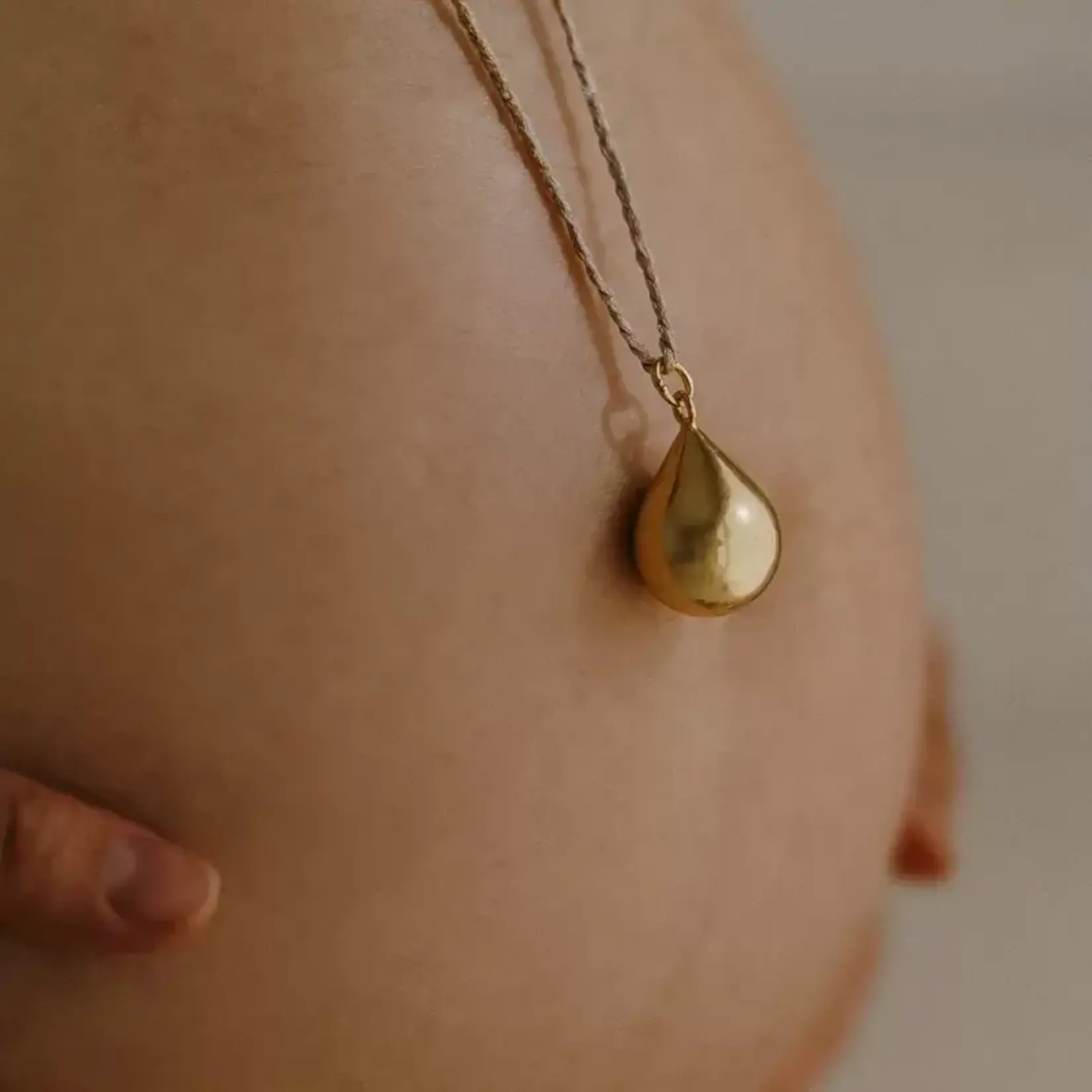 Ilado Bola de Grossesse Goutte Or Jaune sur Cordon