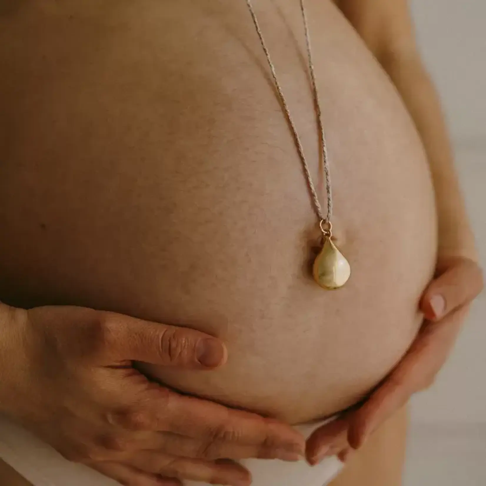 Ilado Bola de Grossesse Goutte Or Jaune sur Cordon