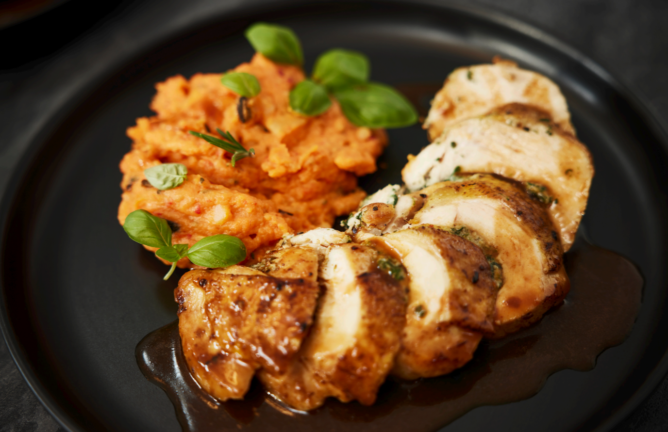 Geroosterde Maiskip met Spinazie-Roomkaas Vulling en Ajvar Aardappelpuree