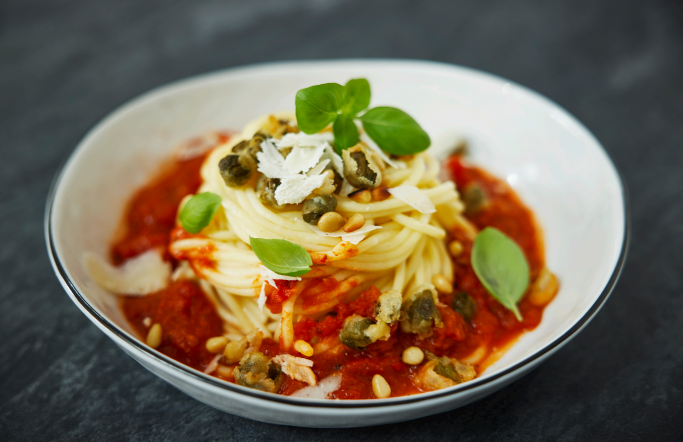 Spaghetti met Tomatensaus en Gefrituurde Kappertjes