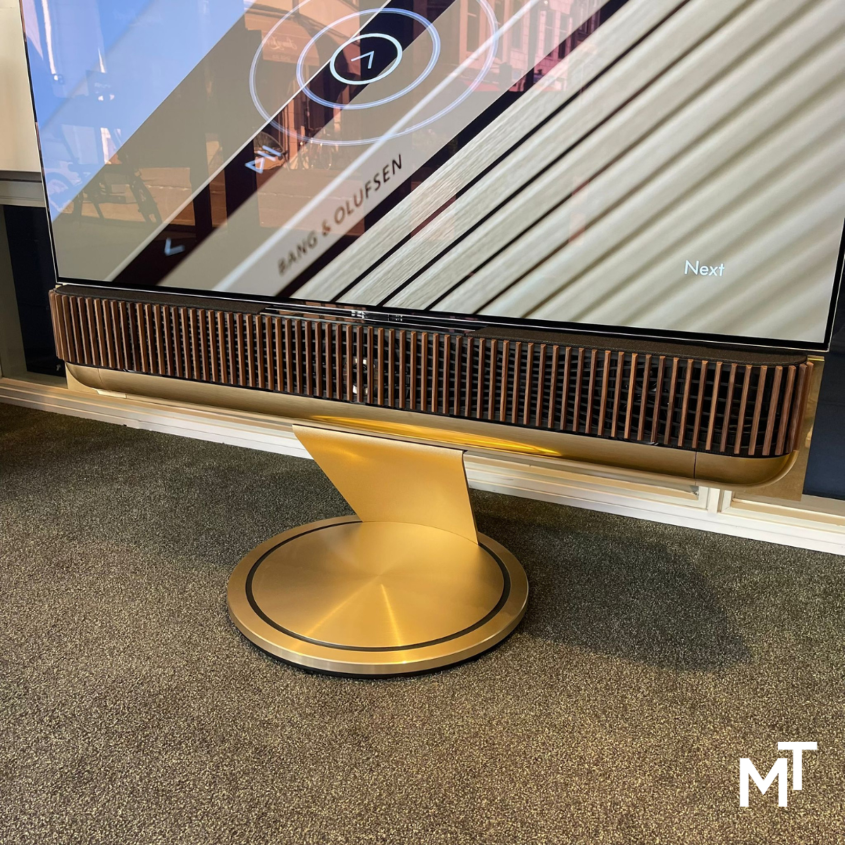 Bang & Olufsen Beosound Theatre 55" Gold Tone DEMO