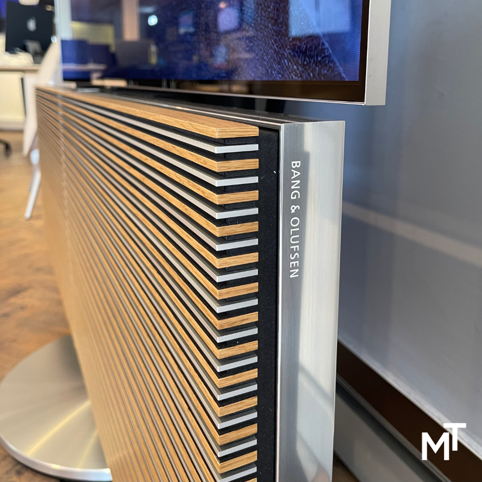 Bang & Olufsen Bang & Olufsen Beovision Harmony 77” Oak/Silver