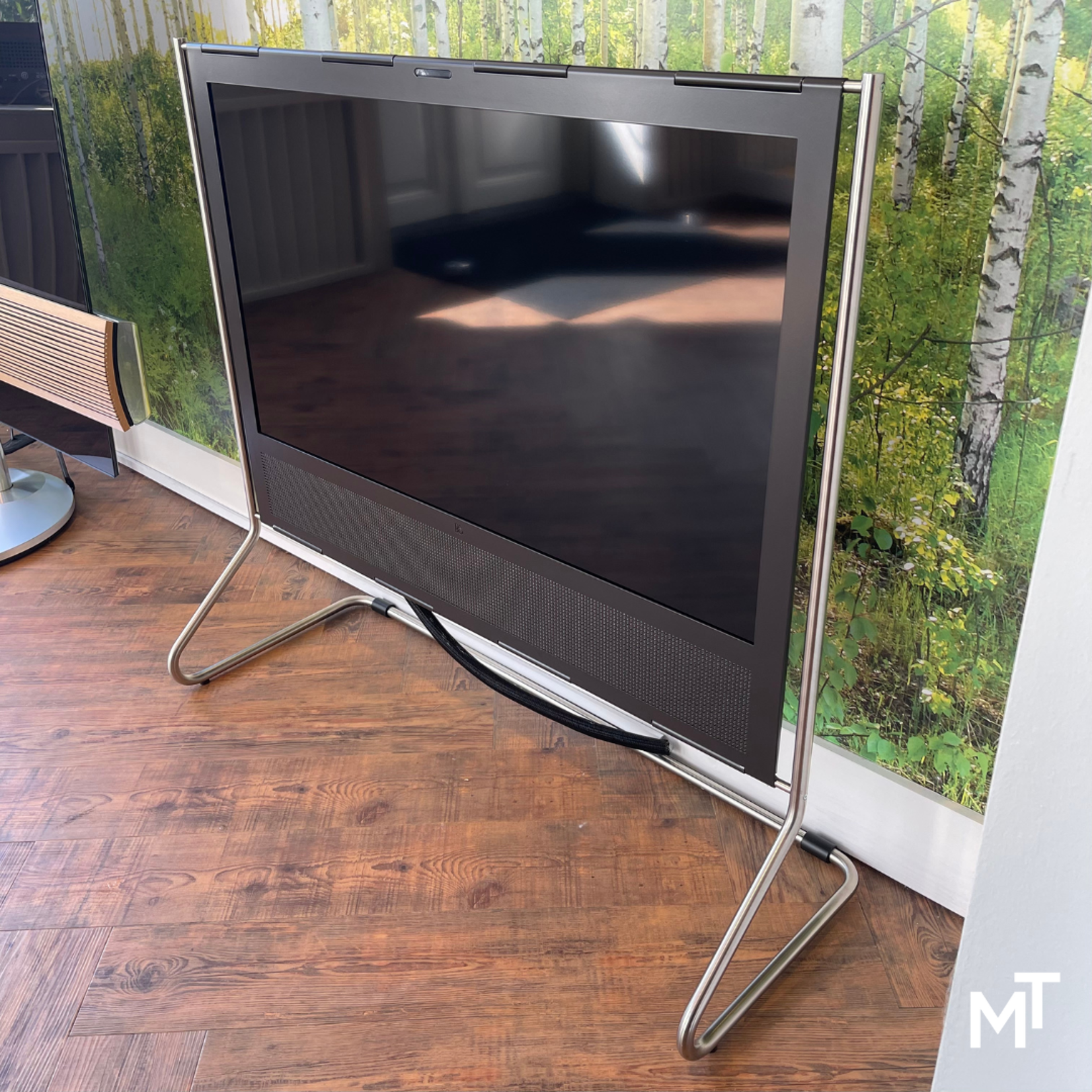 Bang & Olufsen Beoplay V1 40" Black Antharacite incl. Floorstand