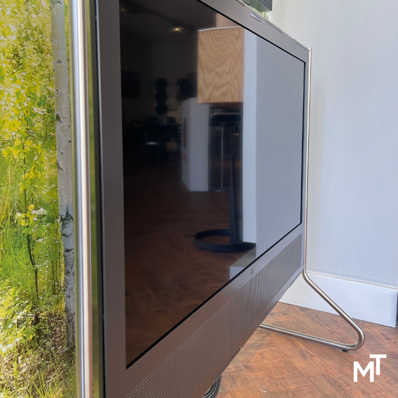 Bang & Olufsen Beoplay V1 40" Black Antharacite incl. Floorstand