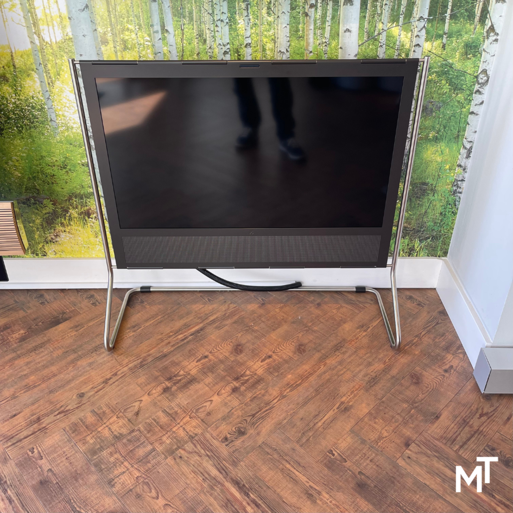 Bang & Olufsen Beoplay V1 40" Black Antharacite incl. Floorstand