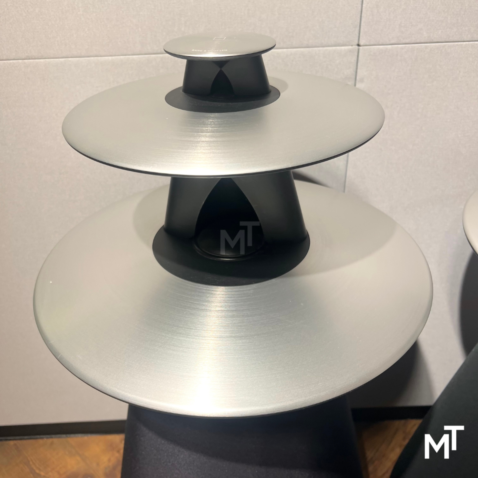Bang & Olufsen Beolab 5 MK2 Fabric Black / Aluminium Silver