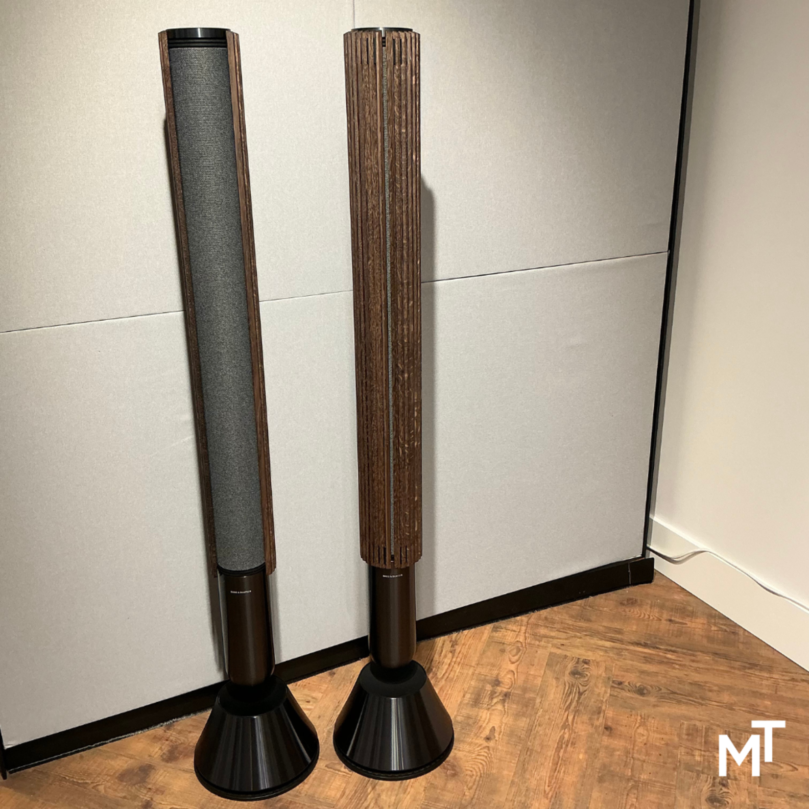 Bang & Olufsen Beolab 28 Black Anthracite / Dark Oak DEMO