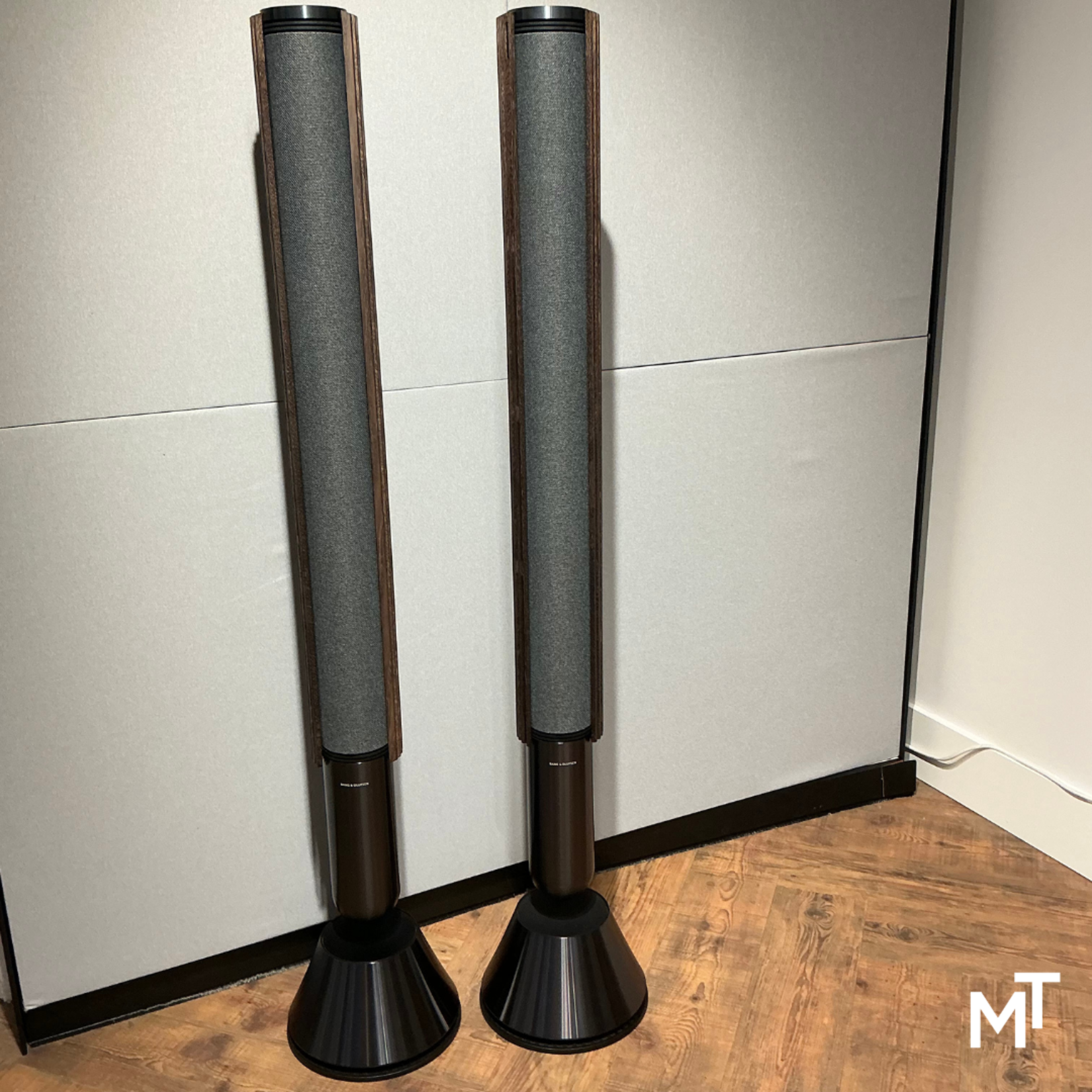 Bang & Olufsen Beolab 28 Black Anthracite / Dark Oak DEMO
