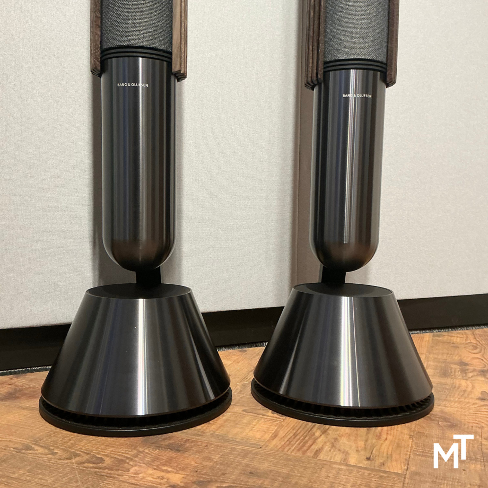 Bang & Olufsen Beolab 28 Black Anthracite / Dark Oak DEMO