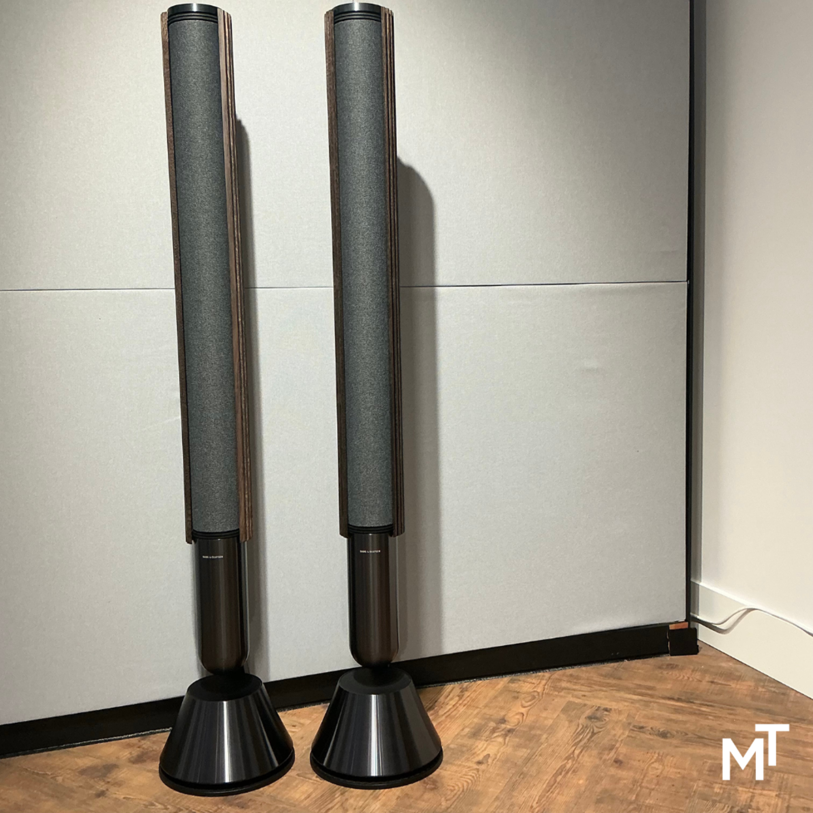Bang & Olufsen Beolab 28 Black Anthracite / Dark Oak DEMO