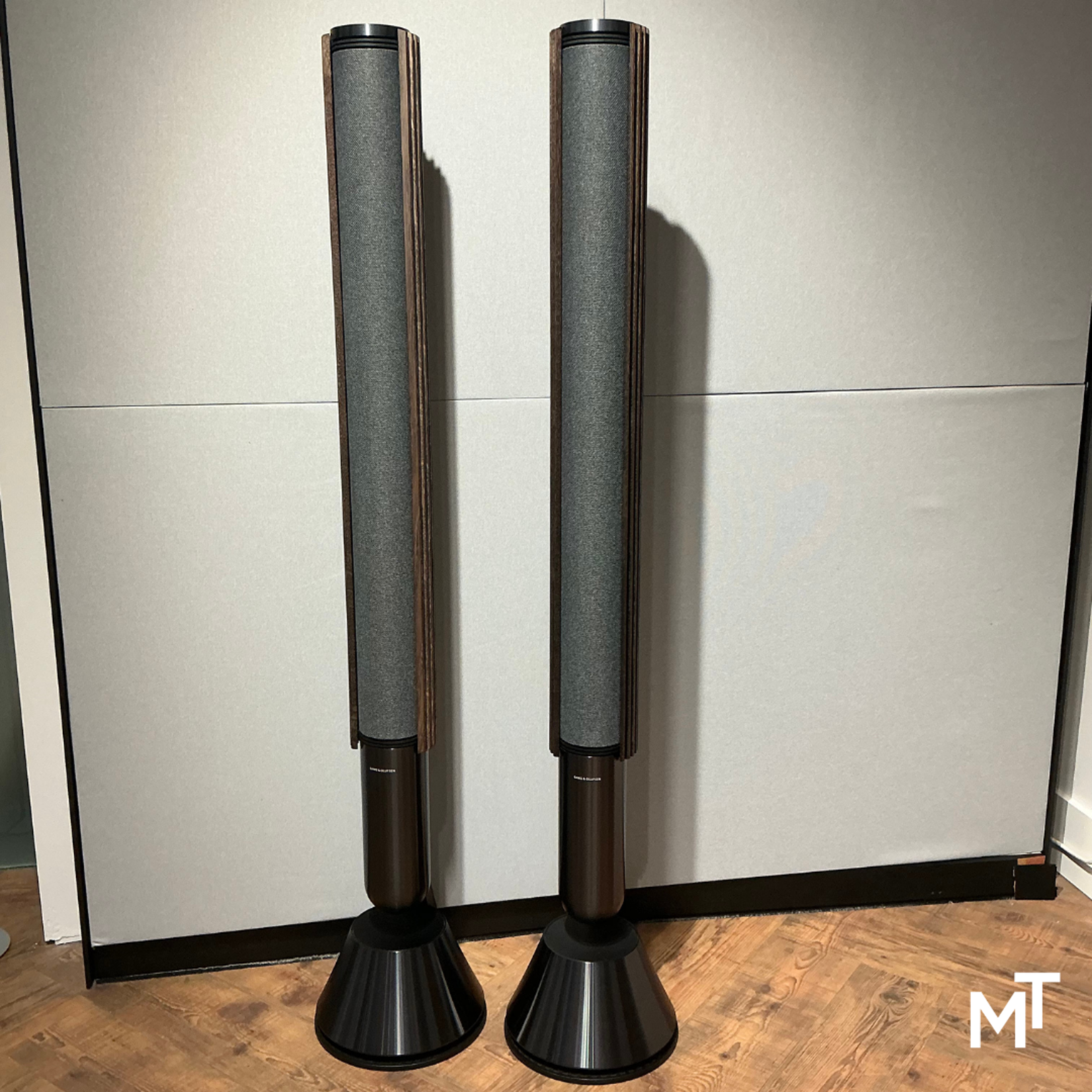 Bang & Olufsen Beolab 28 Black Anthracite / Dark Oak DEMO