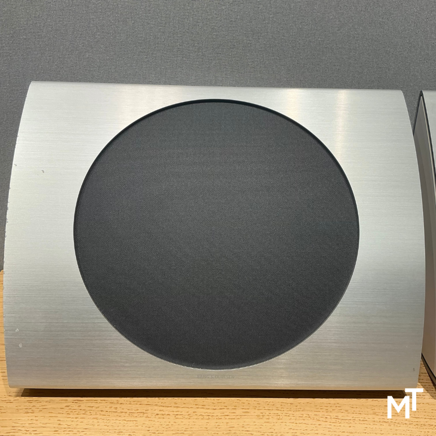 Bang & Olufsen Beolab 17 Silver Blue Incl. Wall Mount of Table Stand