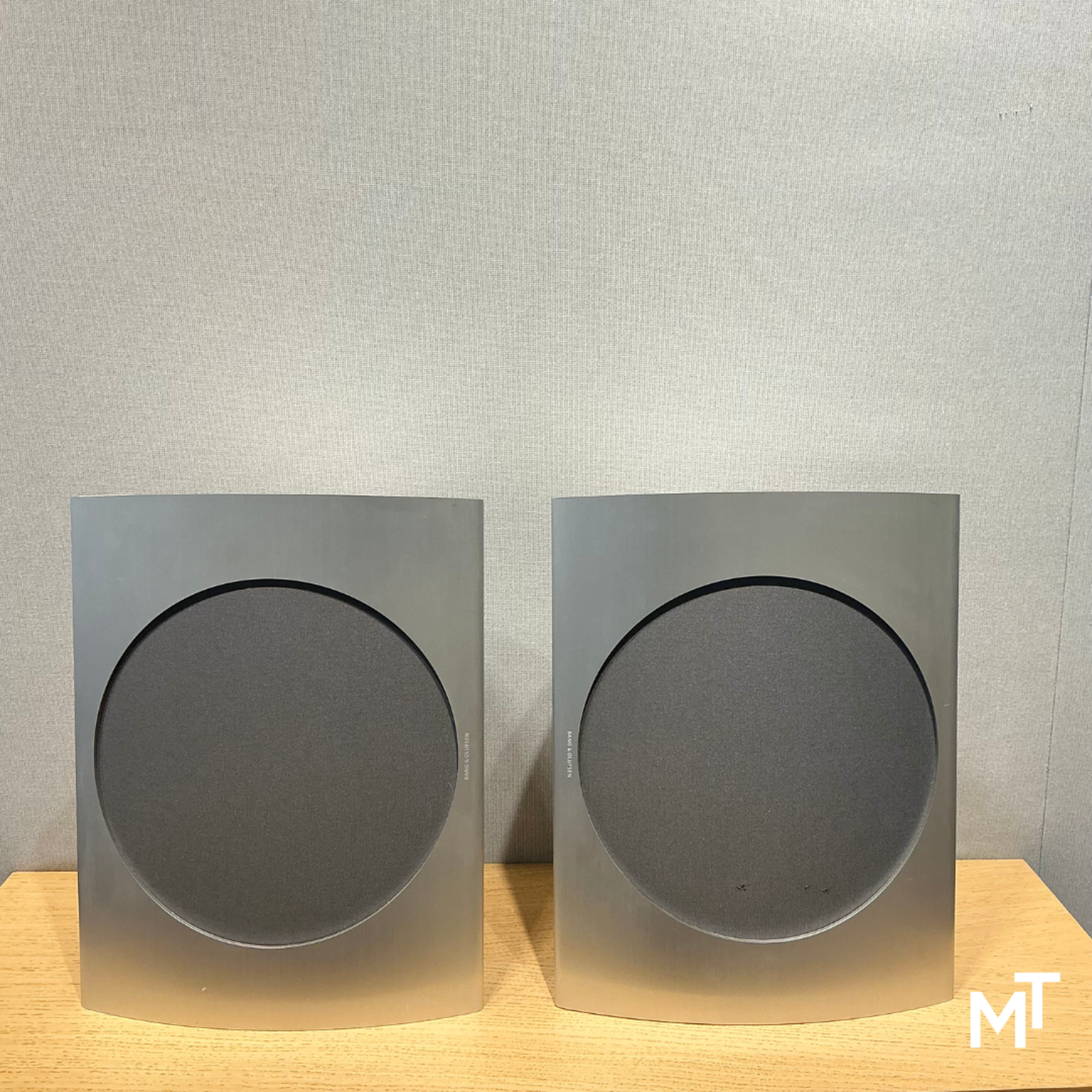 Bang & Olufsen Beolab 17 Silver Blue Incl. Wall Mount of Table Stand