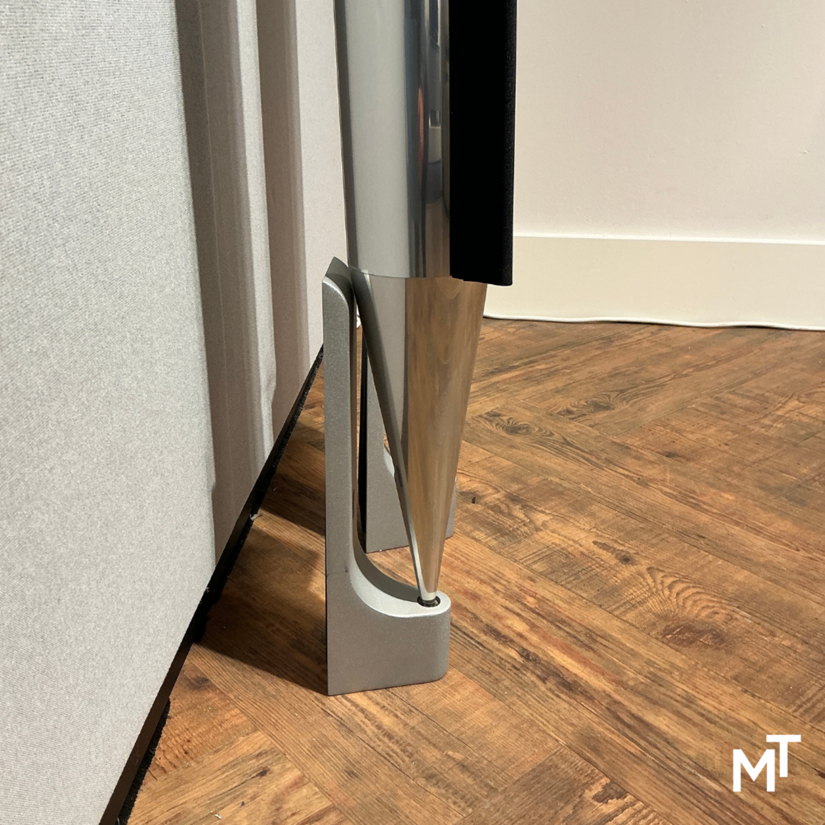 Bang & Olufsen Beolab 8000 incl muurbeugel