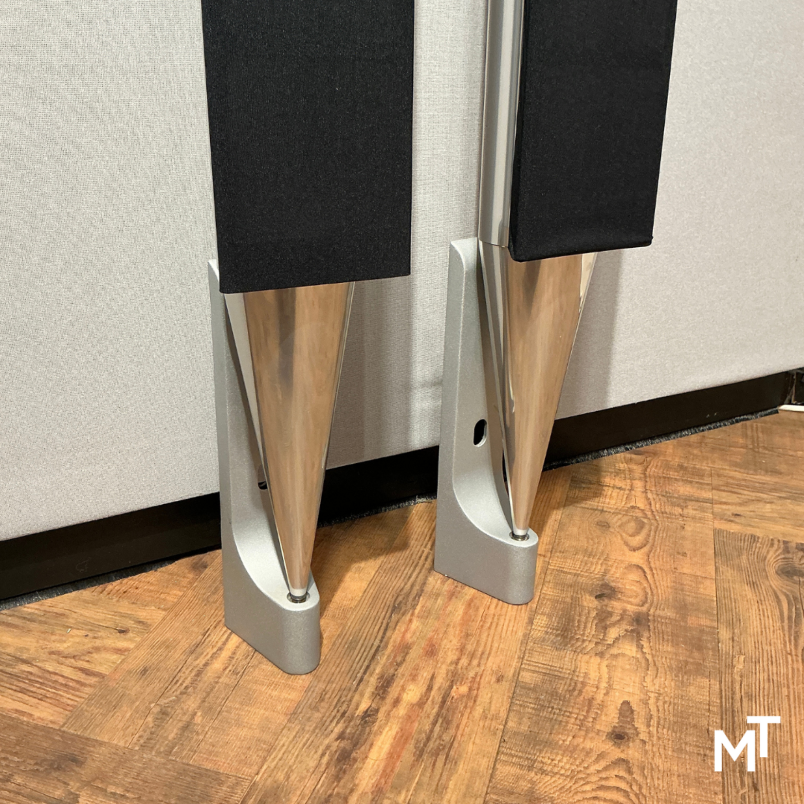 Bang & Olufsen Beolab 8000 incl muurbeugel