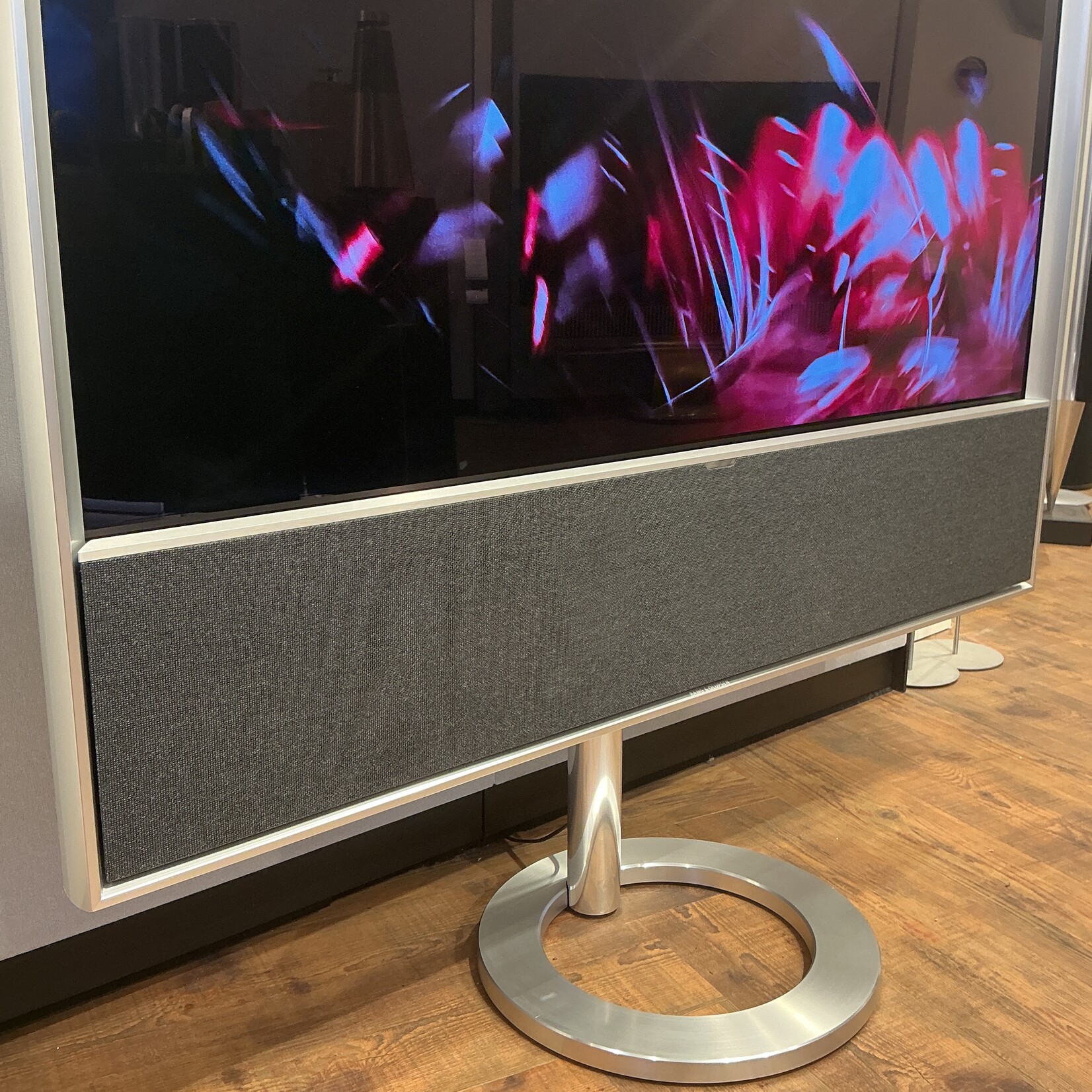 Bang & Olufsen Beovision contour 48"