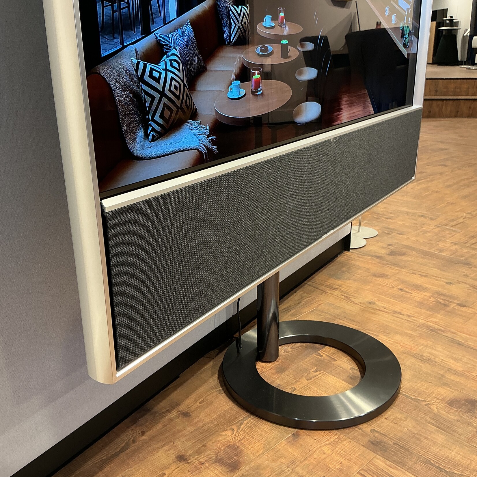 Bang & Olufsen Beovision contour 55''