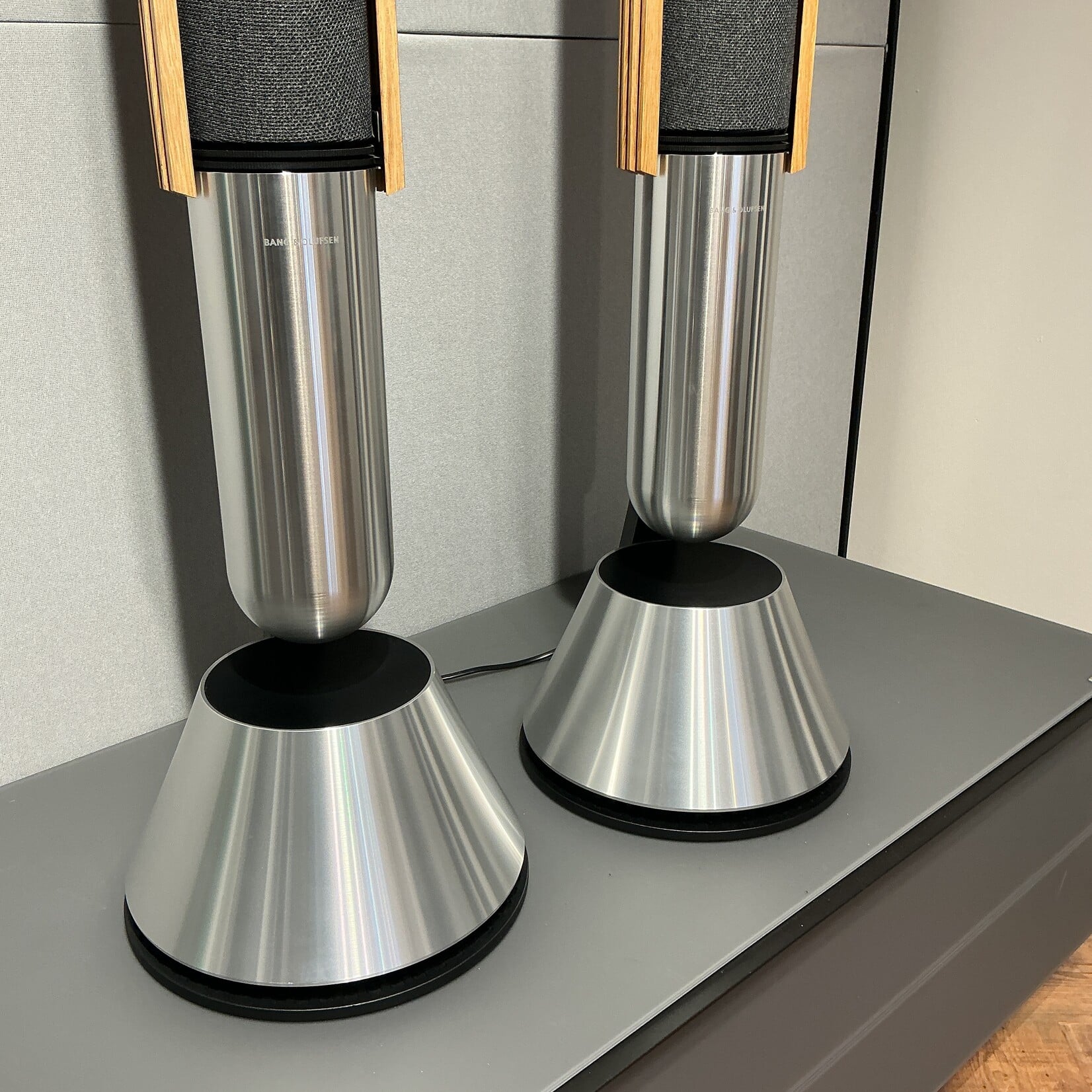Bang & Olufsen Beolab 28 Silver / Oak DEMO