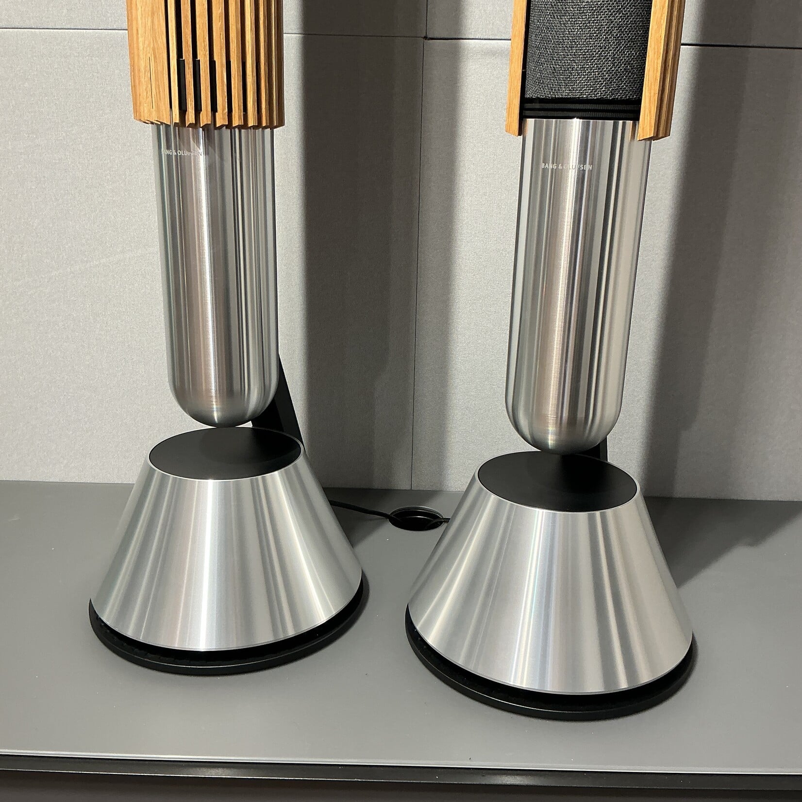 Bang & Olufsen Beolab 28 Silver / Oak DEMO