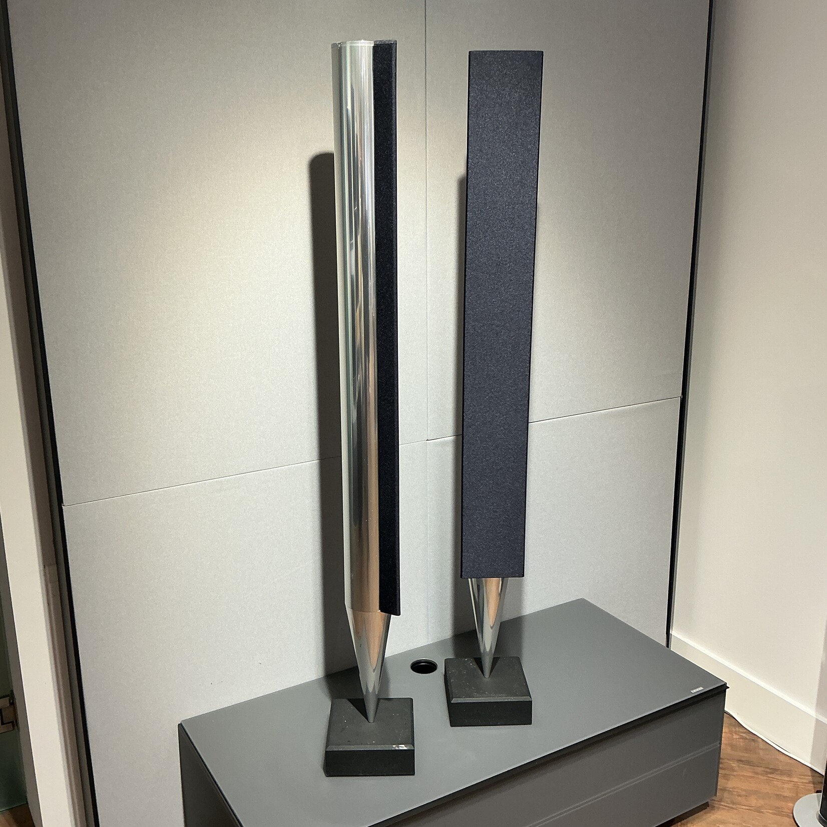 Bang & Olufsen Bang & Olufsen Beolab 8000 MK2 Bass Update incl nieuwe zwarte doeken