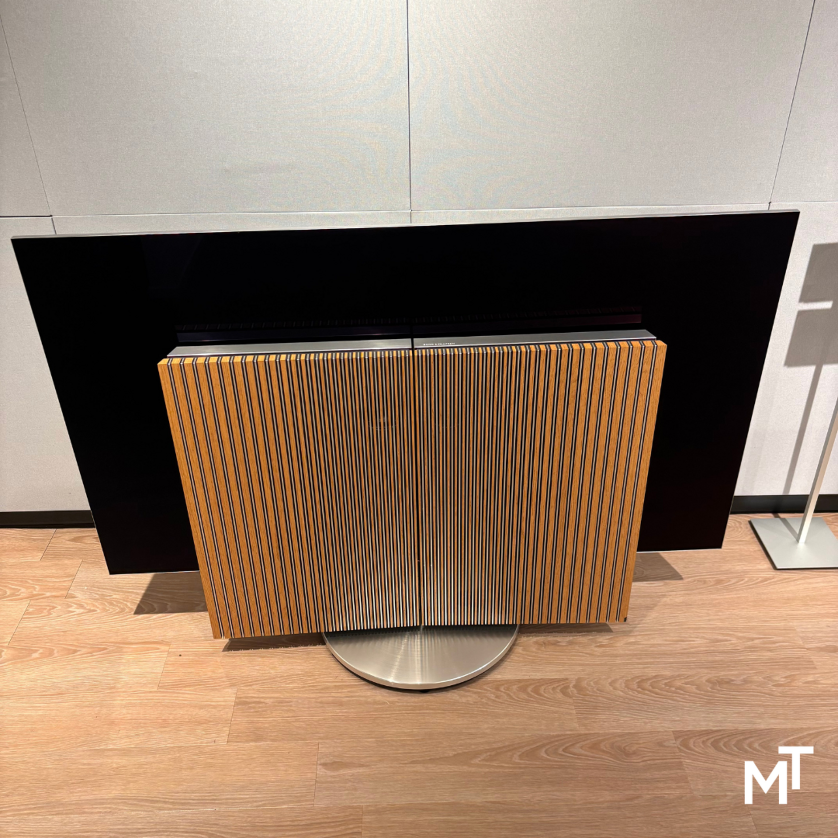 Bang & Olufsen Bang & Olufsen Beovision Harmony 65” Oak/Silver