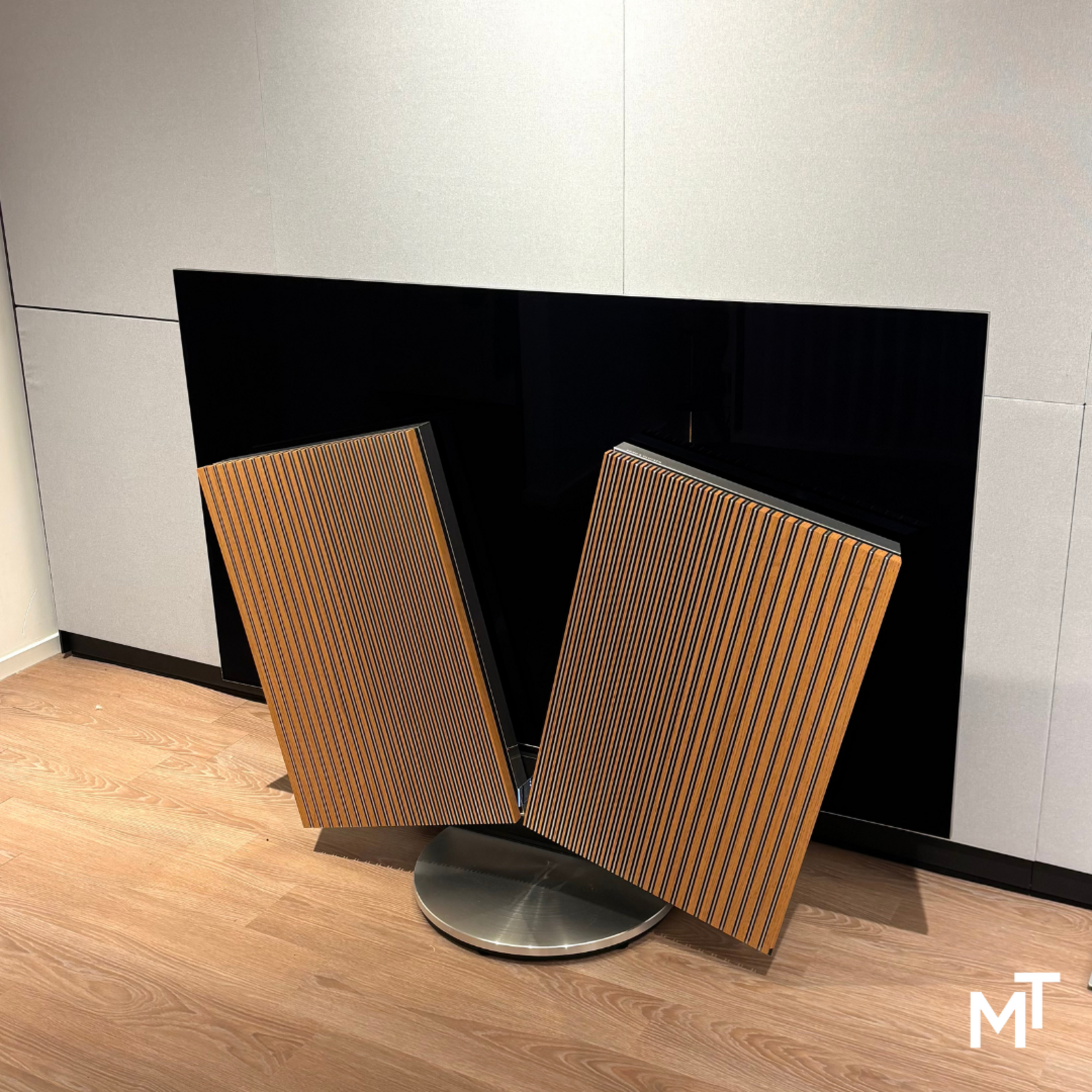 Bang & Olufsen Bang & Olufsen Beovision Harmony 65” Oak/Silver