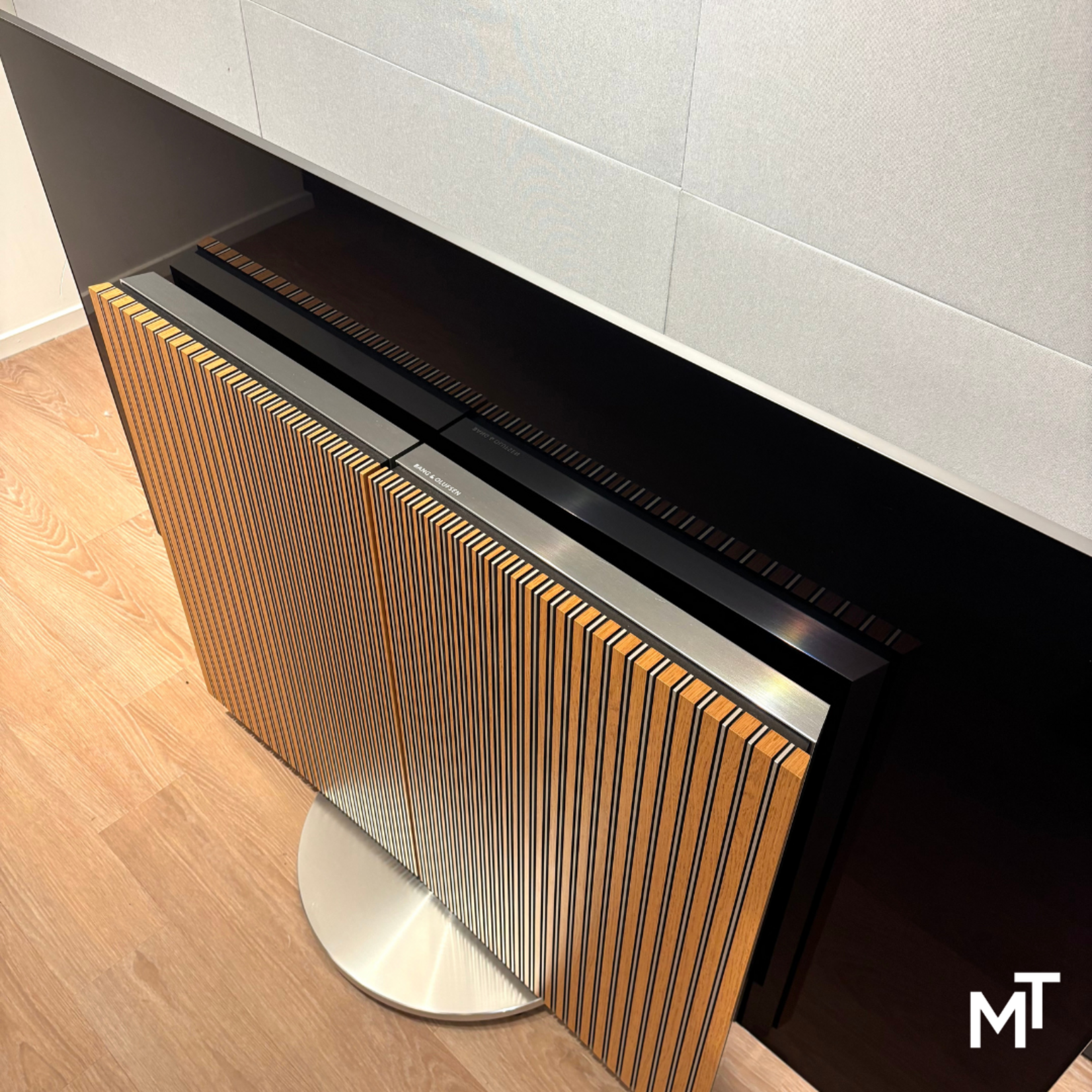 Bang & Olufsen Bang & Olufsen Beovision Harmony 65” Oak/Silver