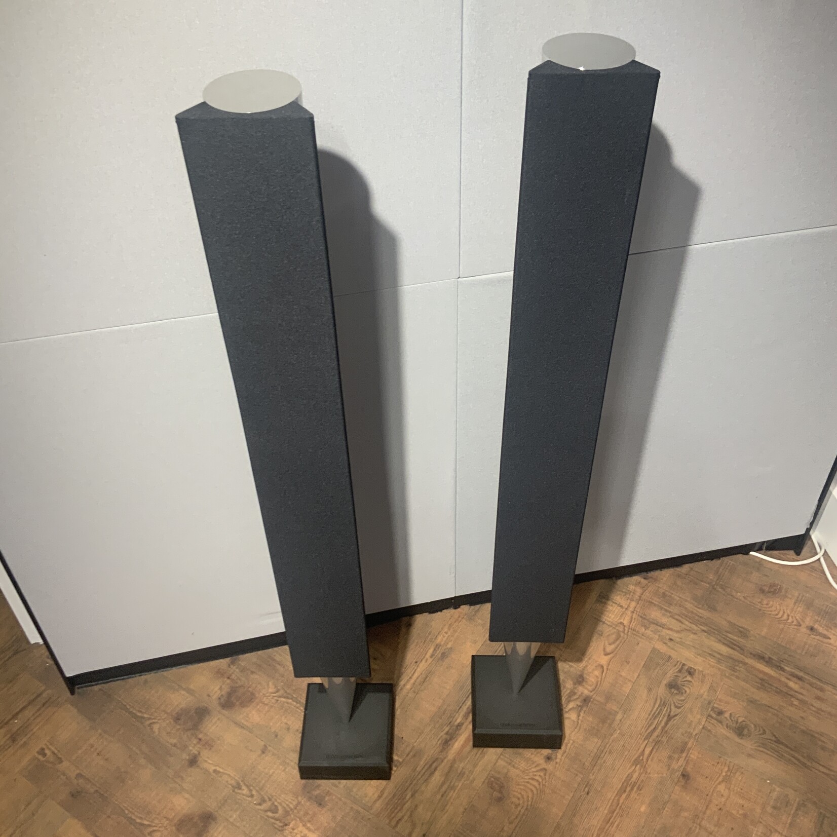 Bang & Olufsen Bang & Olufsen Beolab 8000 MK2 Bass Update incl nieuwe zwarte doeken