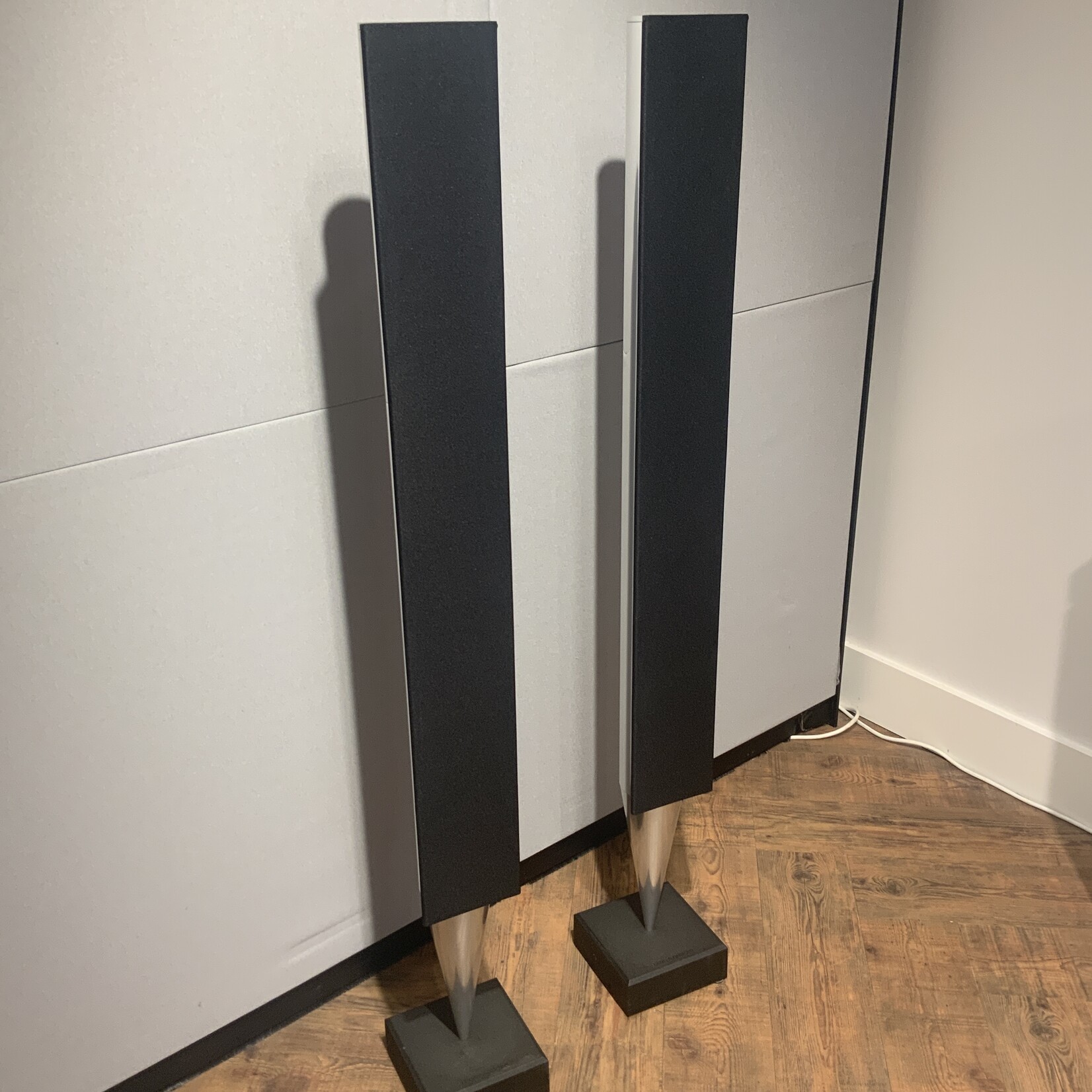 Bang & Olufsen Bang & Olufsen Beolab 8000 MK2 Bass Update incl nieuwe zwarte doeken