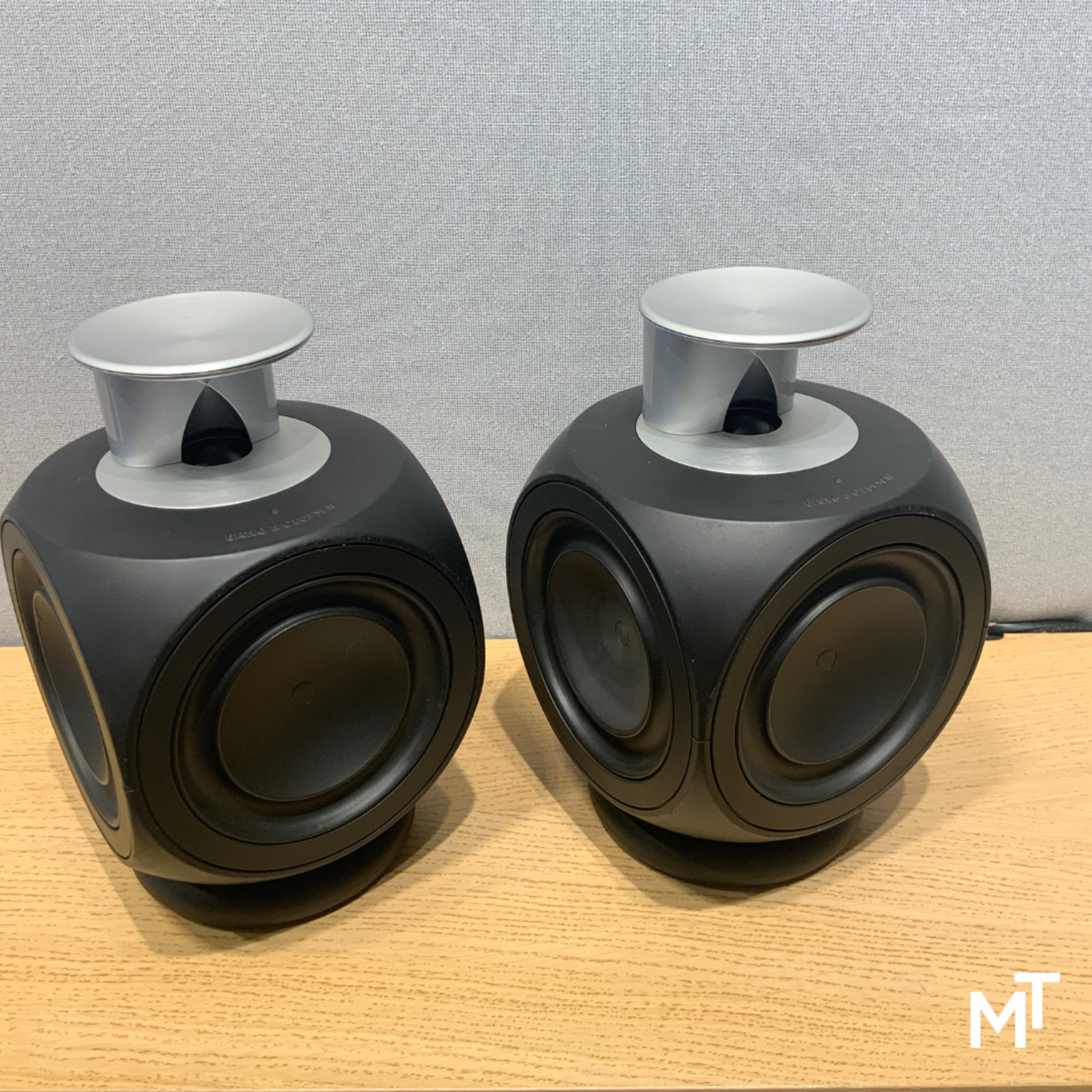 Bang & Olufsen Beolab 3 Black Incl. Table Stand