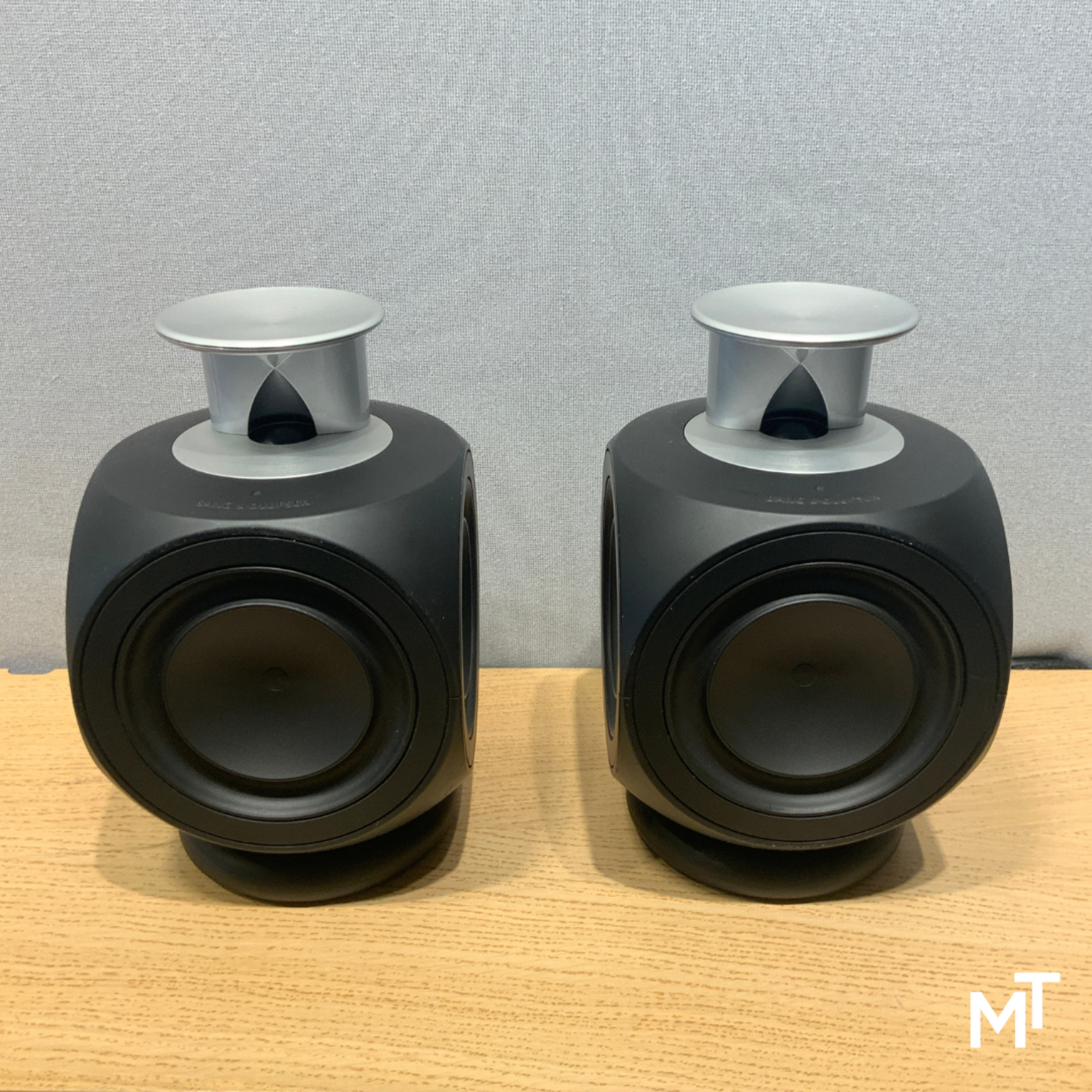 Bang & Olufsen Beolab 3 Black Incl. Table Stand