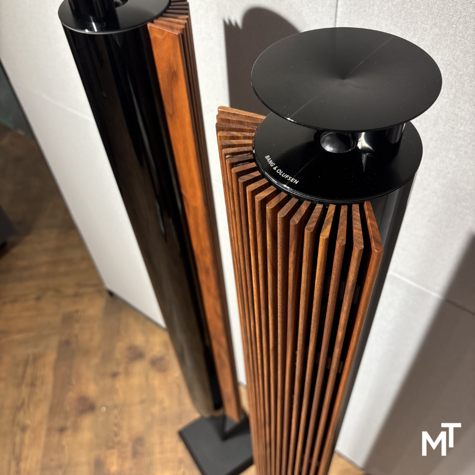 Bang & Olufsen Beolab 18 Piano Black / Walnoot