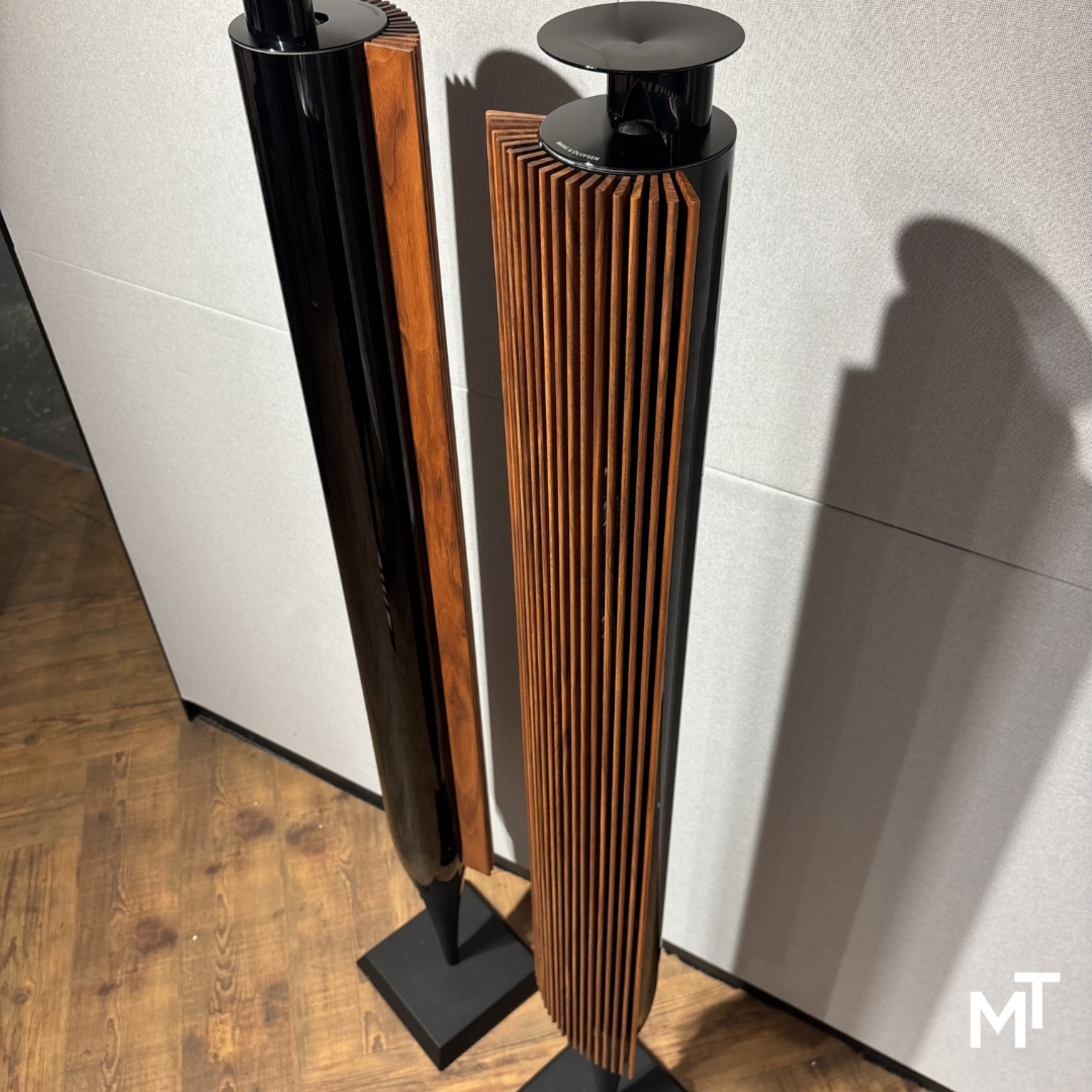 Bang & Olufsen Beolab 18 Piano Black / Walnoot